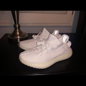 Cream White Yeezy 350 v2 Size 5 (Bae Size)